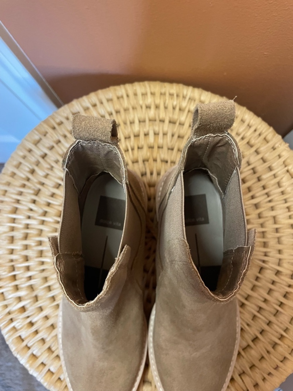 Dolce Vita Halina Chelsea Boots in Taupe Suede Women’s Size 6 - Picture 5 of 10
